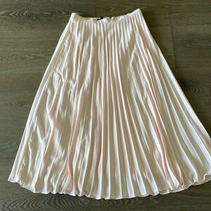 Banana Republic Pink Pleated Skirt Size 6 Petite